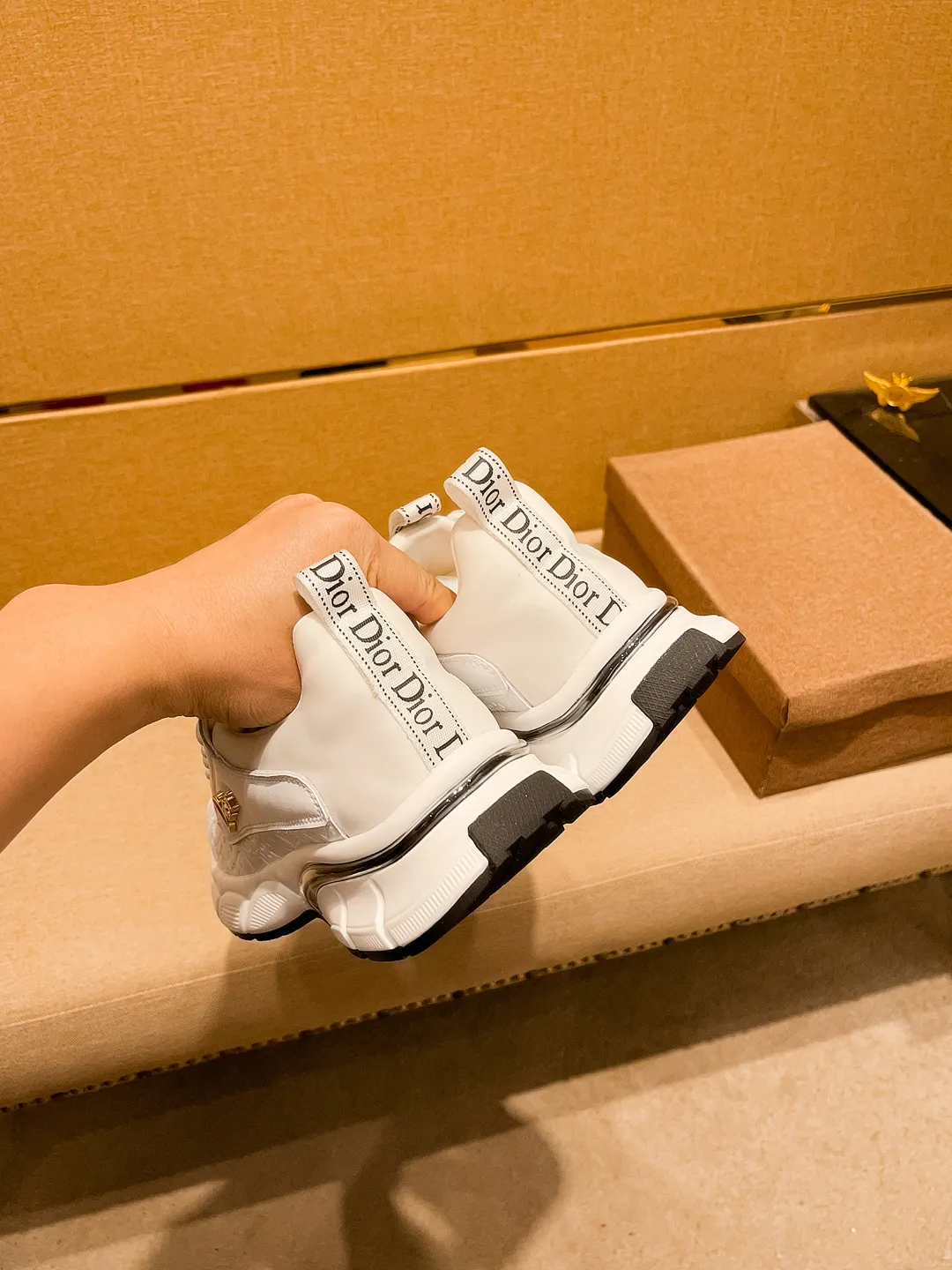 Men's shoes💰 440💰 [Dior] Men's high-end brand of shoes official website 1:1 latest masterpiece: the upper is made of Italian imported first-layer cowhide with a comfortable and breathable lining ➕original non-slip and wear-resistant outsole🔥, making walking more convenient and comfortable! An exclusive new model, a stunning work, a beautiful 1:1 replica [color] compared to the official quality! Create a fashionable personality to set off your uniqueness! A must-have for trendy men! Classic 🔥Size: 38-44 Color: 🔥 2⃣️colors available🔥.